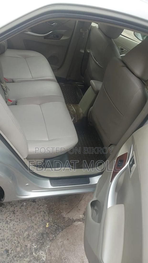 Toyota Premio 2012 Silver