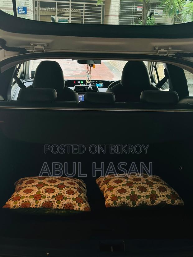 Toyota Prius 2019 White