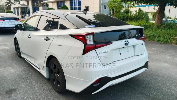 Toyota Prius 2022 Pearl