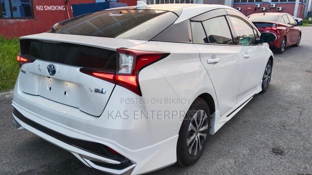 Toyota Prius 2021 White