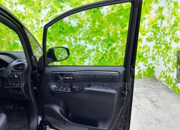 Toyota Esquire 2016 Black