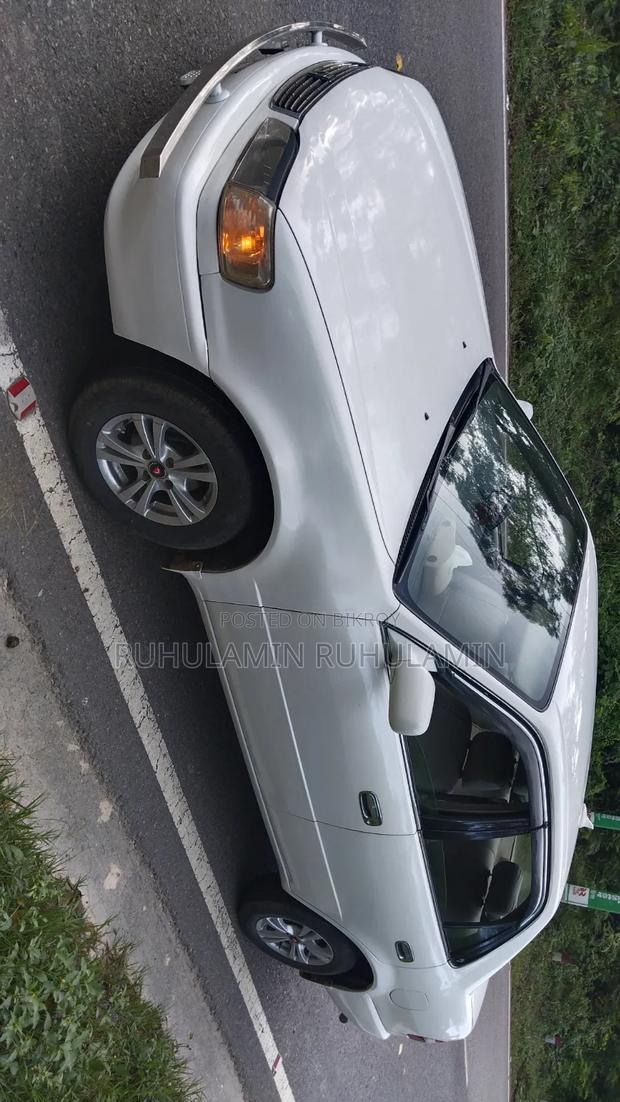 Toyota Corolla 1999 White