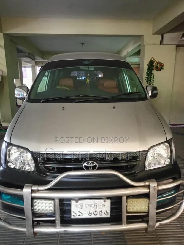 Toyota Noah 2005 Silver