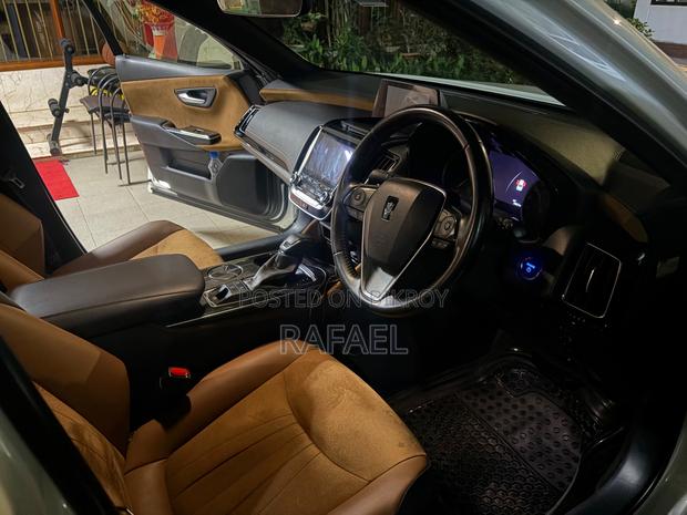 Toyota Crown 2019 Pearl