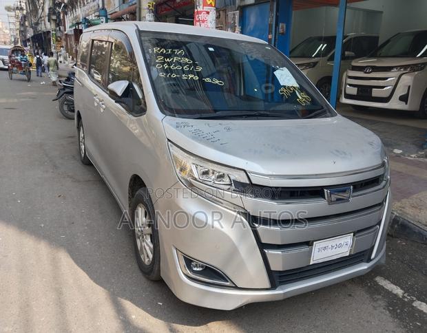 Toyota Noah 2021 Silver