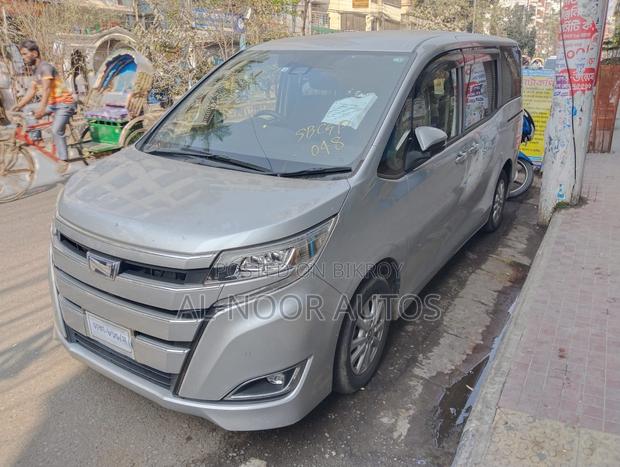 Toyota Noah 2021 Silver
