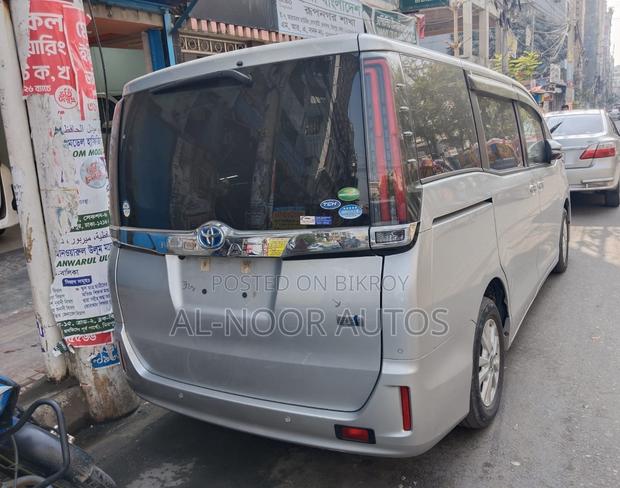 Toyota Noah 2021 Silver