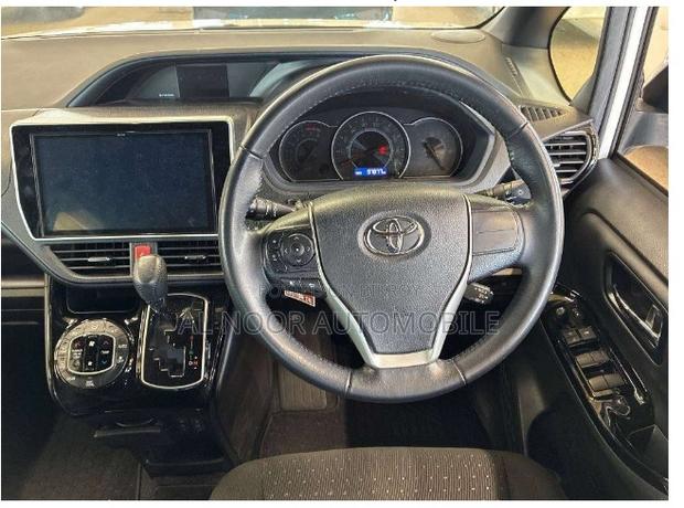 Toyota Noah 2021 Pearl