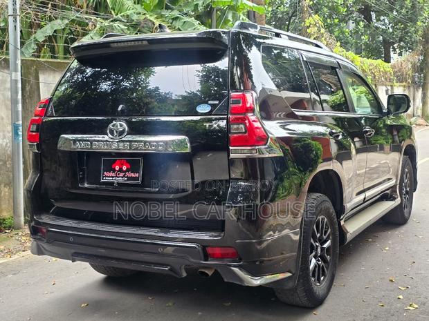 Toyota Land Cruiser Prado 2017 Black