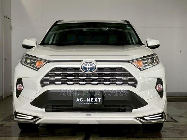 Toyota RAV4 2021 Pearl