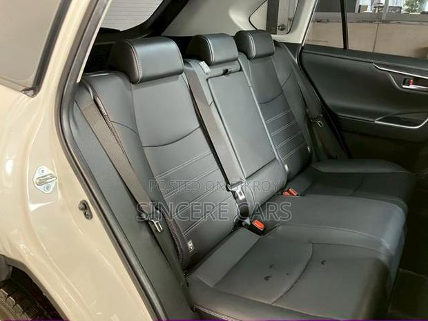 Toyota RAV4 2021 Pearl