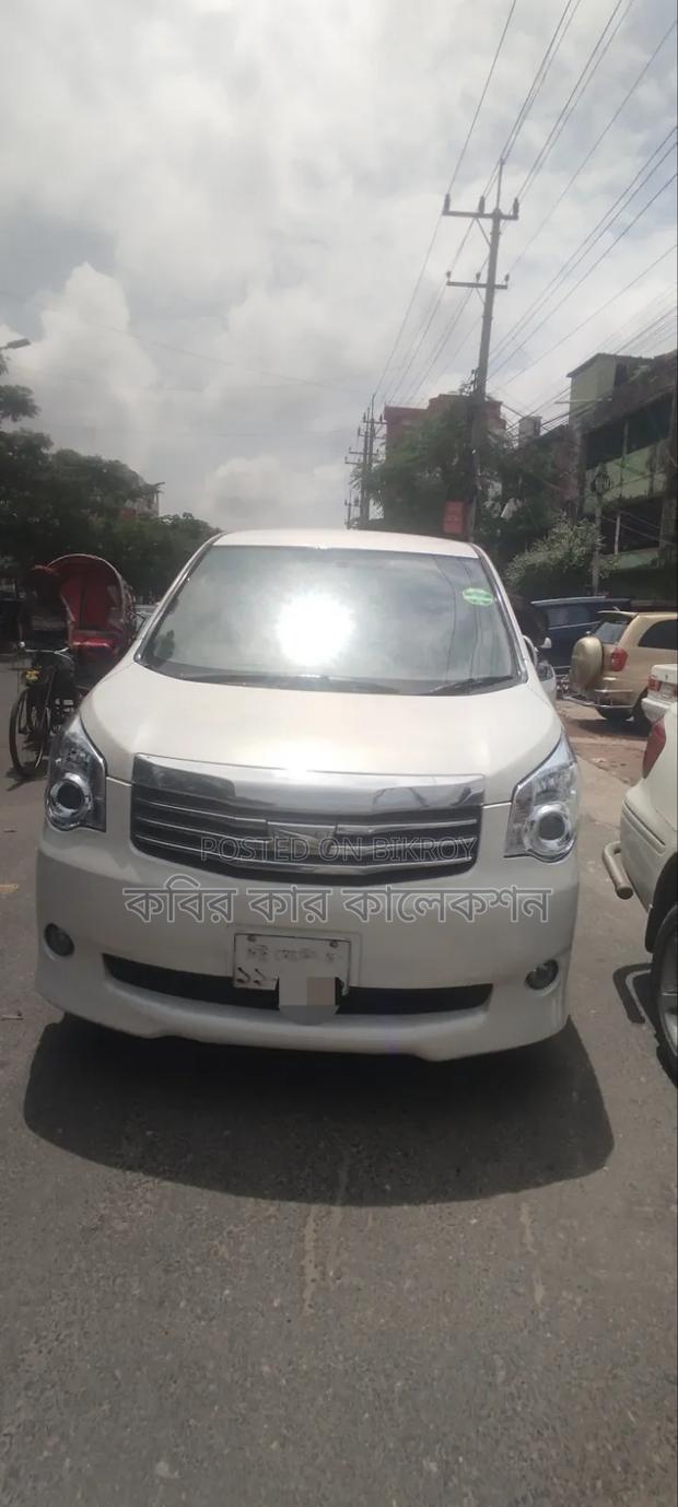 Toyota Noah 2013 White