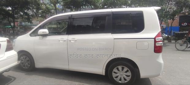 Toyota Noah 2013 White