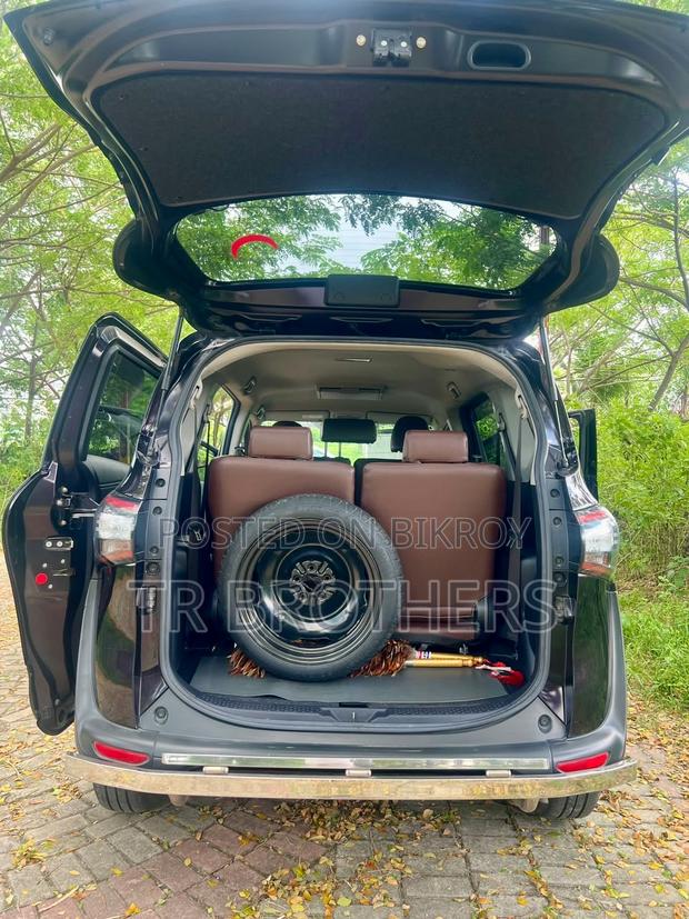 New Toyota Sienta 1.5 Hybrid FWD 2018 Black