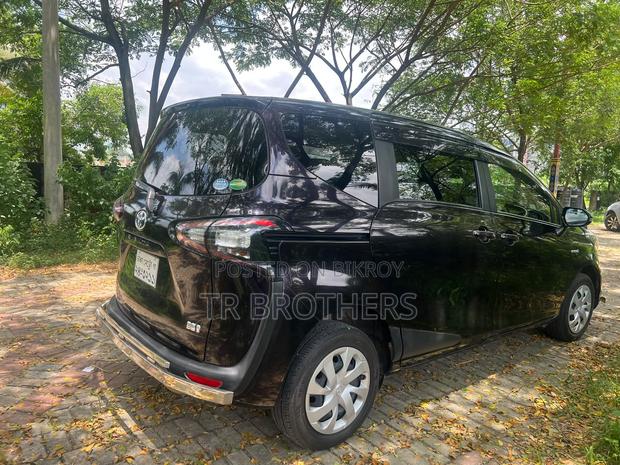 New Toyota Sienta 1.5 Hybrid FWD 2018 Black