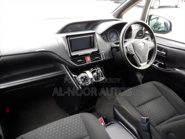 Toyota Voxy 2021 White