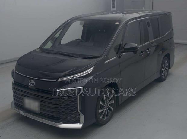 Toyota Voxy 2023 Purple