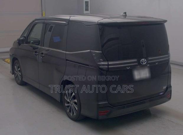 Toyota Voxy 2023 Purple