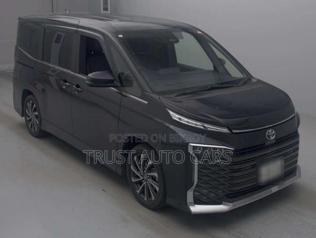 Toyota Voxy 2023 Purple