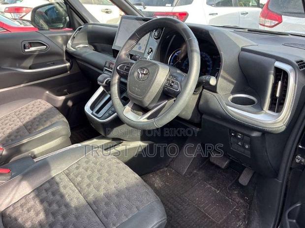 Toyota Voxy 2023 Purple