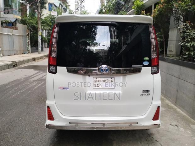 Toyota Noah 1.8 FWD Hybrid (7 Seater) 2017 Pearl