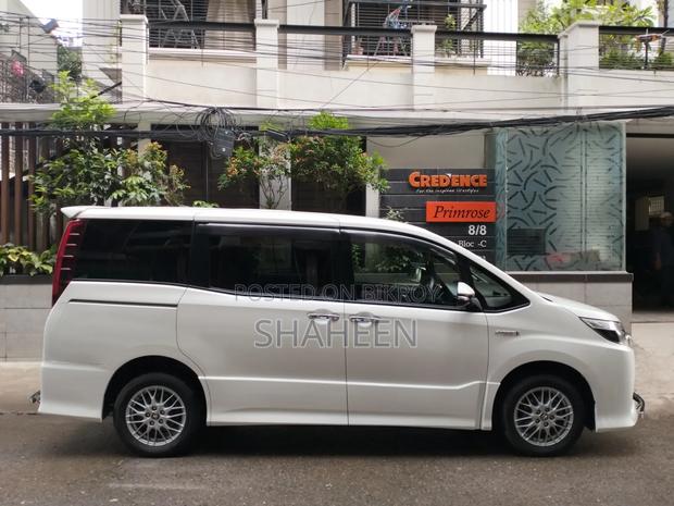 Toyota Noah 1.8 FWD Hybrid (7 Seater) 2017 Pearl