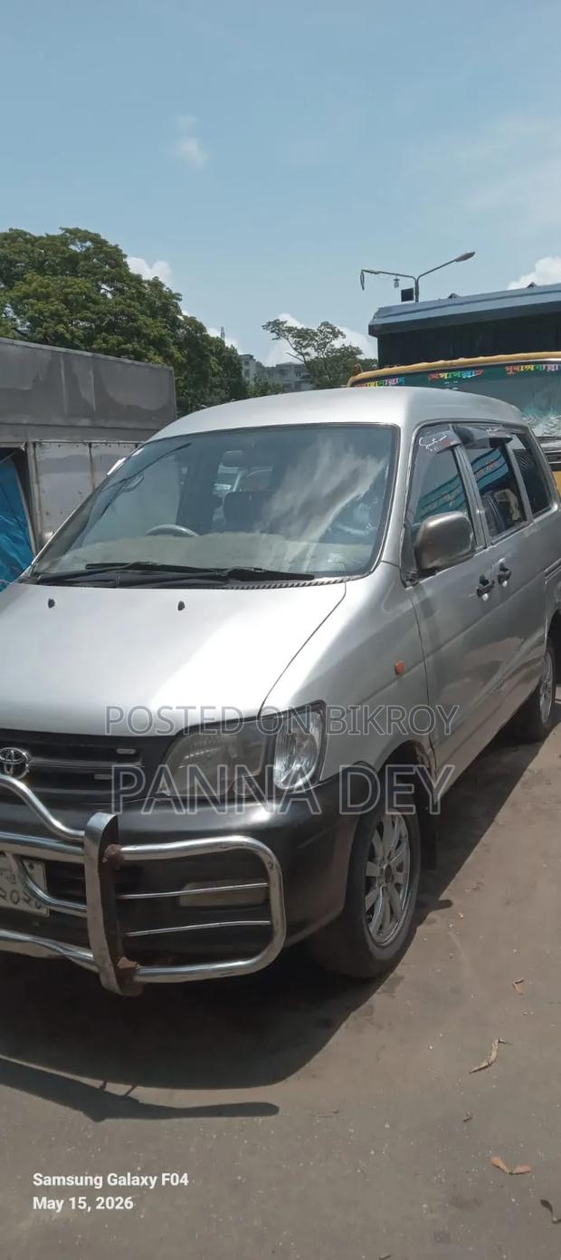 Toyota Noah 2001 Silver