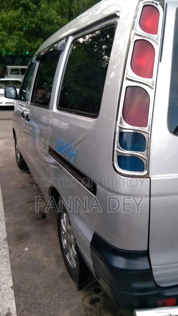 Toyota Noah 2001 Silver