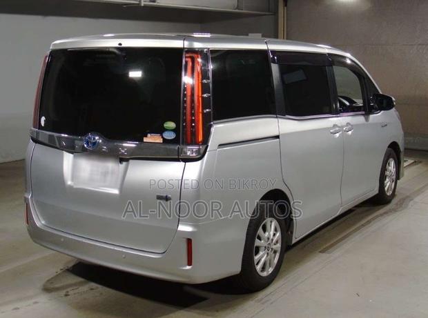 Toyota Noah 2021 Silver