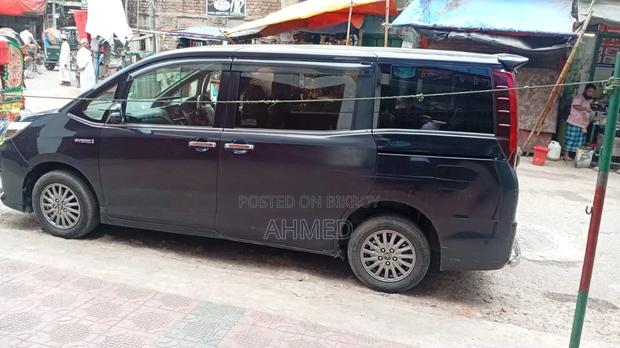 Toyota Noah 1.8 FWD Hybrid (7 Seater) 2016 Purple