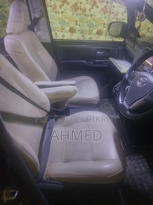 Toyota Noah 1.8 FWD Hybrid (7 Seater) 2016 Purple