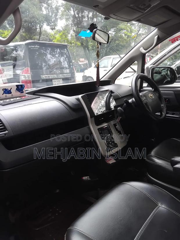 Toyota Noah 2011 Gray