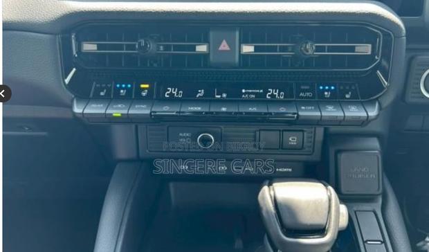 Toyota Land Cruiser 2024 Pearl