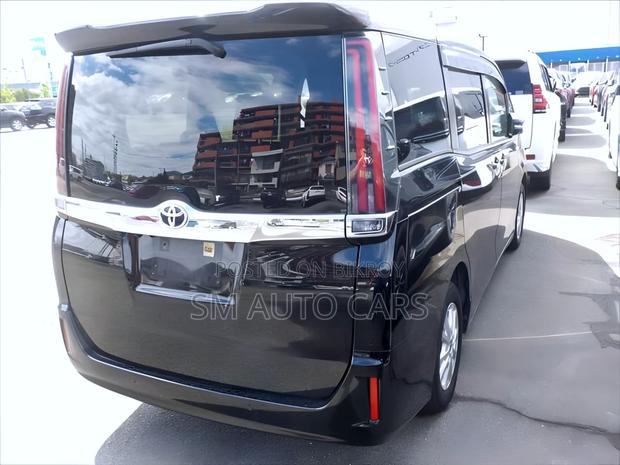 Toyota Noah 2.0 FWD (8 Seater) 2021 Black