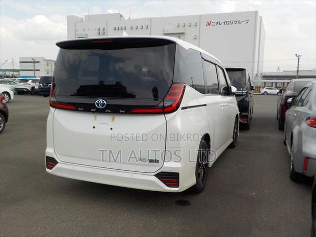 Toyota Noah 2023 Pearl