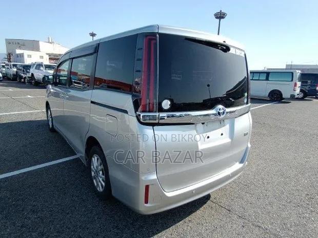 Toyota Noah 1.8 FWD Hybrid (7 Seater) 2021 Silver