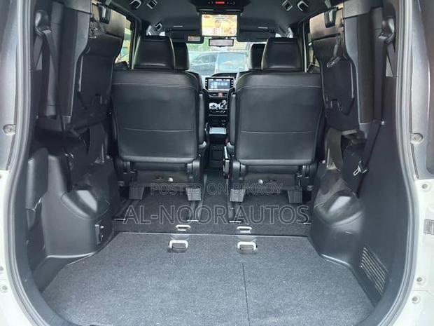 Toyota Esquire 2021 Pearl