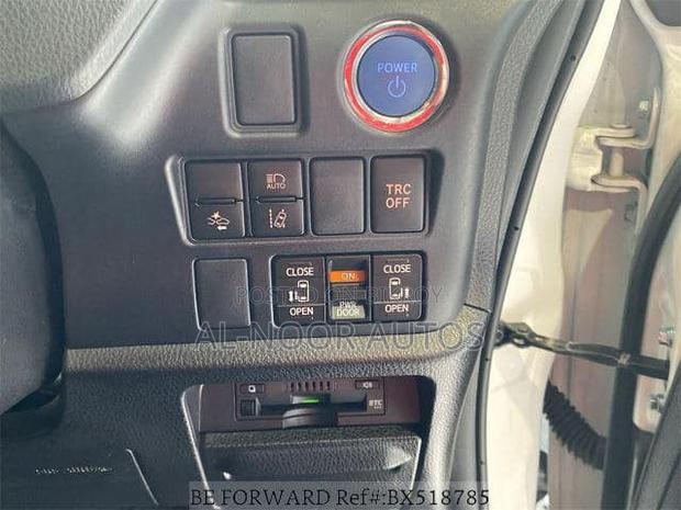 Toyota Noah 2021 Pearl