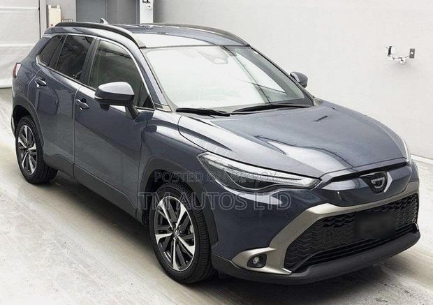 Toyota Corolla Cross XLE 4WD 2024 Gray