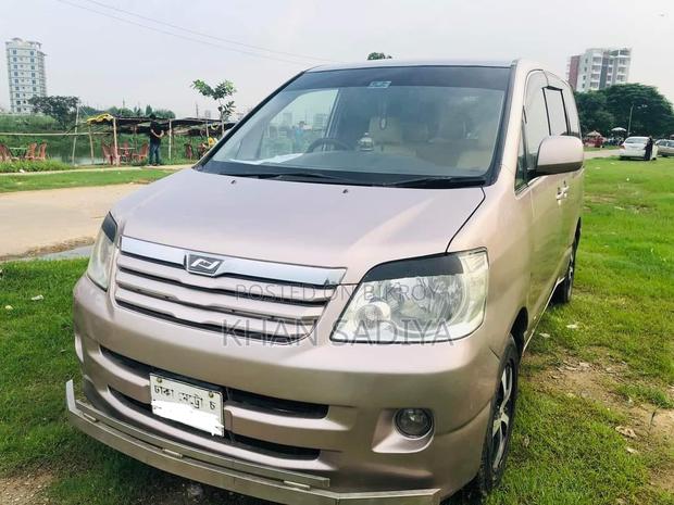 Toyota Noah 2.0 FWD (8 Seater) 2003 Gold