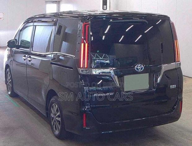 Toyota Esquire 1.8 FWD Hybrid (7 Seater) 2021 Black