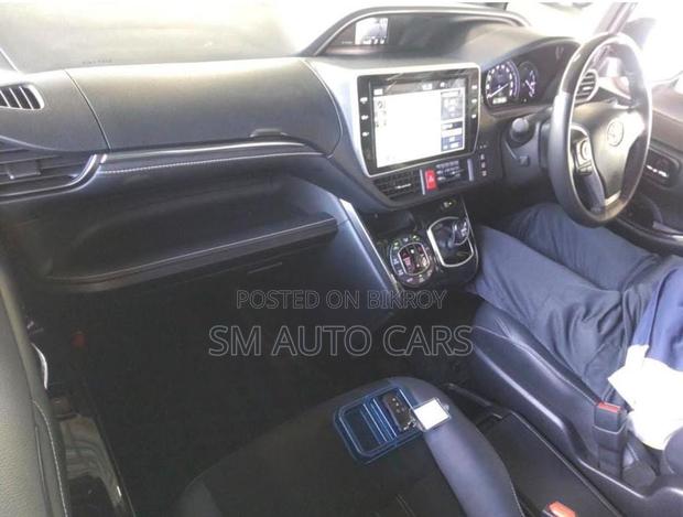 Toyota Esquire 1.8 FWD Hybrid (7 Seater) 2021 Black