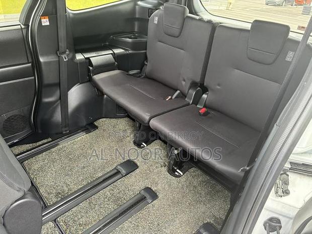 Toyota Noah 2023 Pearl