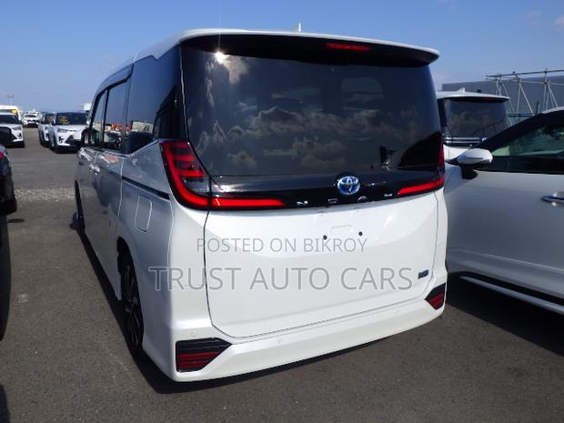 Toyota Noah 2022 Pearl