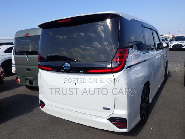 Toyota Noah 2022 Pearl