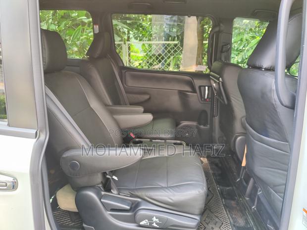 Toyota Voxy 2018 Pearl