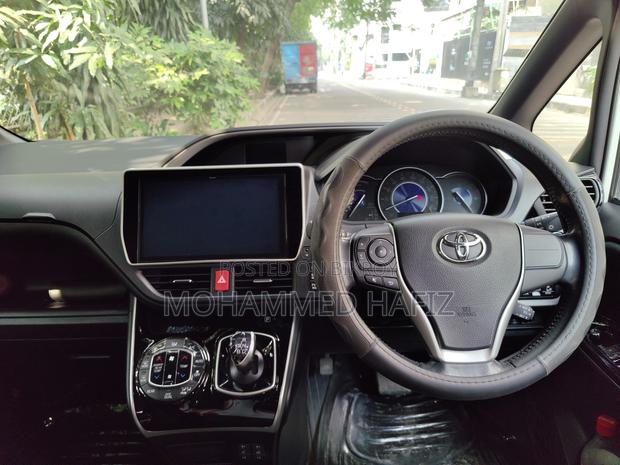 Toyota Voxy 2018 Pearl