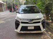 Toyota Voxy 2018 Pearl for sale