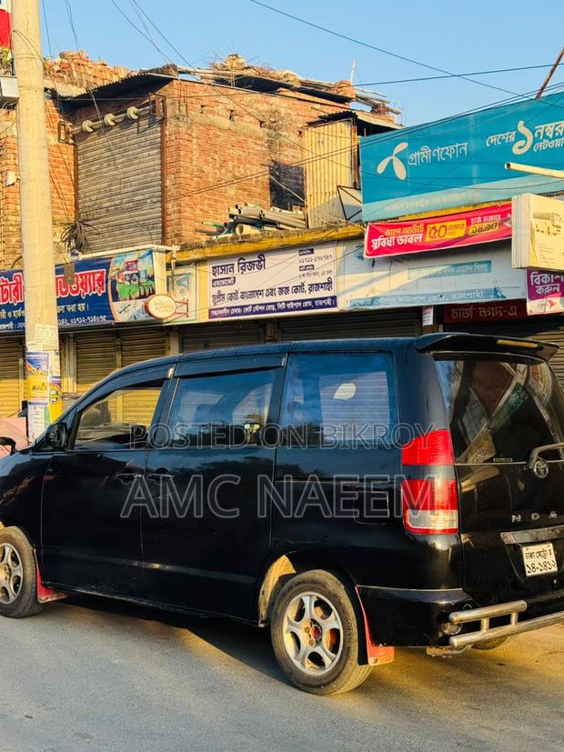Toyota Noah 2.0 AWD (8 Seater) 2002 Black