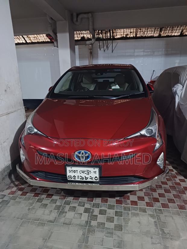 Toyota Prius 4dr Hatchback (1.8L 4cyl Gas/Electric Hybrid CVT) 2016 Red